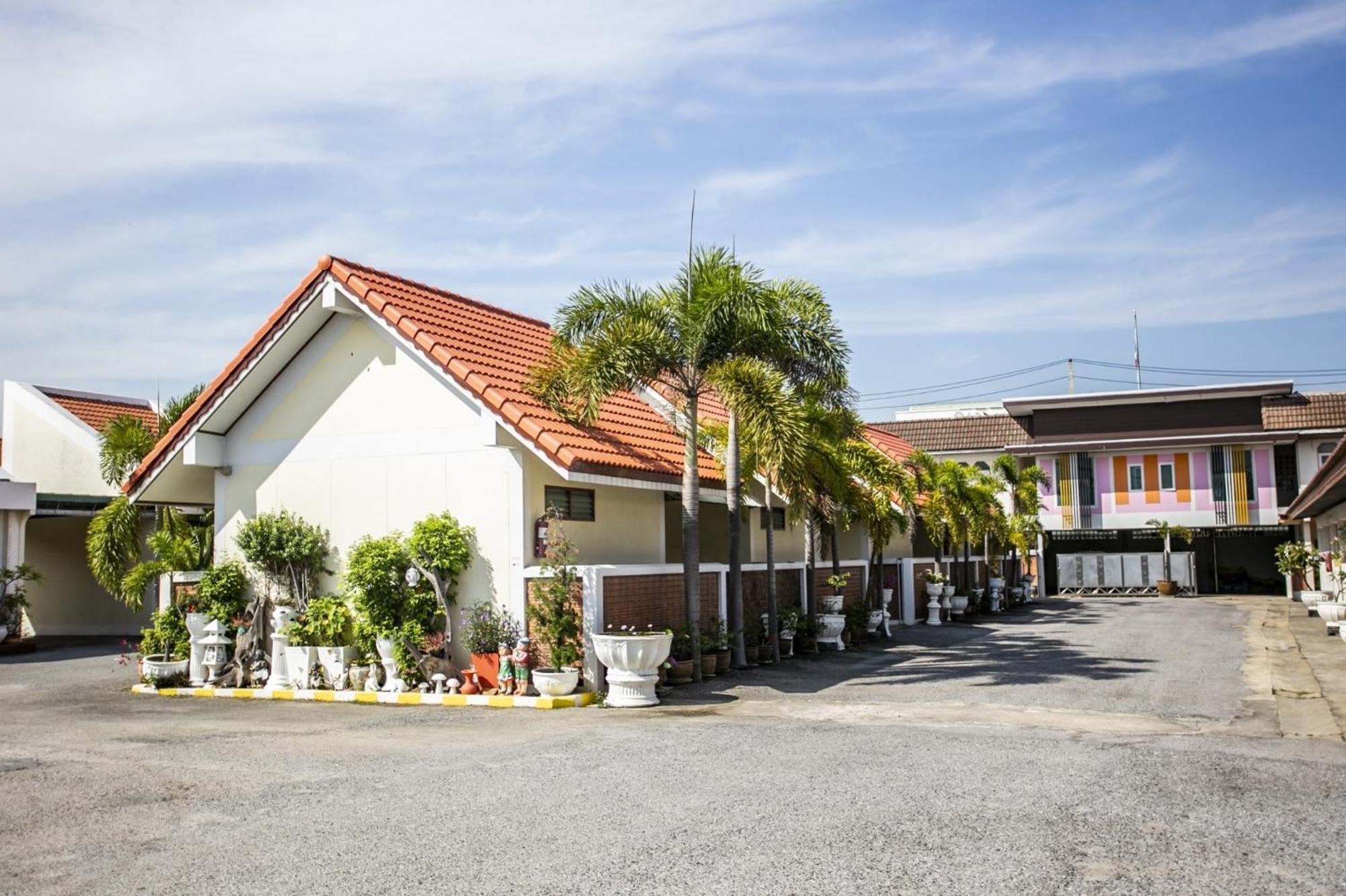 Bualuang Hotel Ang Thong Esterno foto