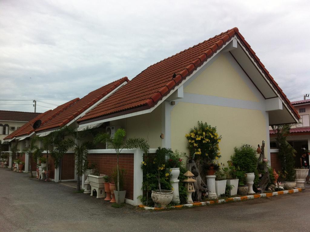 Bualuang Hotel Ang Thong Esterno foto
