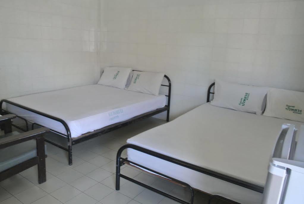 Bualuang Hotel Ang Thong Esterno foto